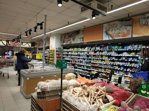 Centrul Comercial „Nera”